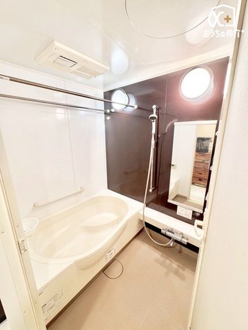  ̔KȗBČɂzꂽ݌vŁAbNXłoX^CB