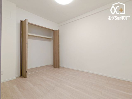 q qɃIXXȖ5.2m̗lqB傫߂̃N[[bgtĂ邽߁Aql̕׋Eߗޓ֗Ɏ[\łB