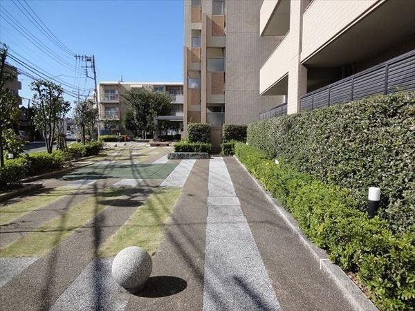 ̑ p֑O̐ꂽXy[XłBȂql̂UɂI