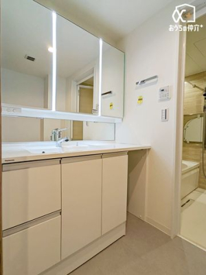 ʑEʏ ̂ʏ́AVvłȂ@\IȃfUCBL߂̃Xy[XmۂĂA̐gxx₨ꂪX[Yɍs܂B