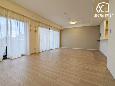 rO `Living`݂̂i`eCXgLDKB̂т肭낮\t@₨Hyރ_CjOZbguĂ͂܂B