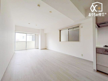 rO `Living`݂̂i`eCXgLDKB̂т肭낮\t@AHyރ_CjOZbguĂ͂܂B