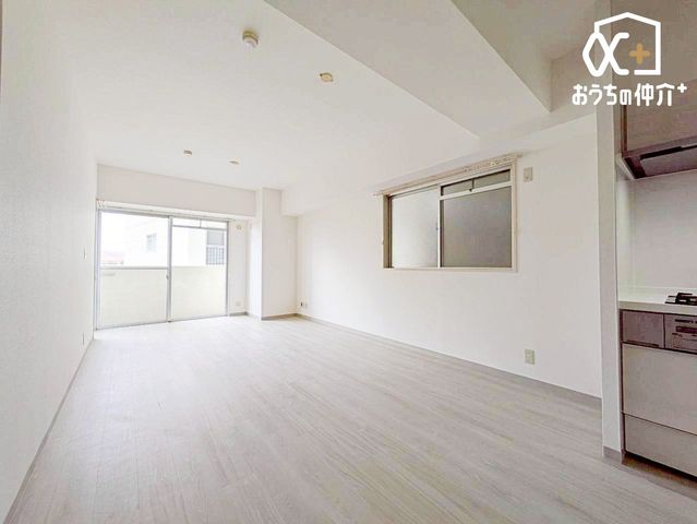 rO `Living`݂̂i`eCXgLDKB̂т肭낮\t@AHyރ_CjOZbguĂ͂܂B