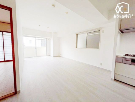 rO `Living`݂̂i`eCXgLDKB̂т肭낮\t@AHyރ_CjOZbguĂ͂܂B