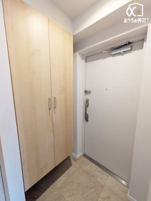  `E`Entrance`E`CifUCւ́AZޕ̖𖞂NIeBBA邲ƑAKC悭}E炬ɖԂ\Ă܂B