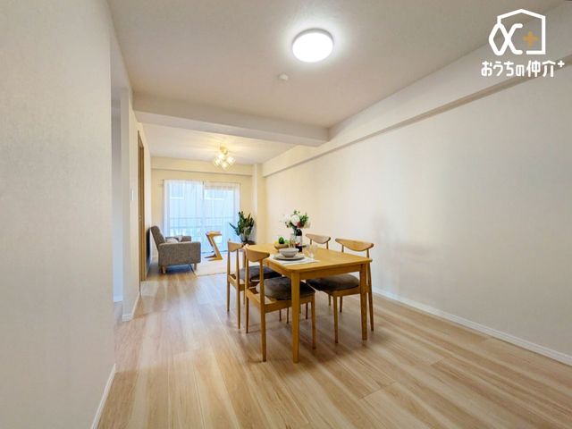 rO `Living`JIōLrOB̂т̂тƂ낰郊rÓAƑ̃R~jP[V̏ƂāA݂ȂW܂Ԃ̏ꏊɁB