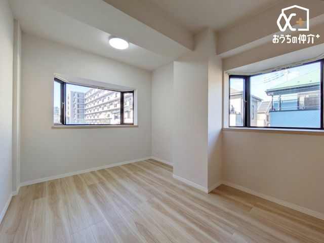 Q `Room`m̓i`ȃt[OƗF̕ǂACeAl̂ƂĂyłˁI