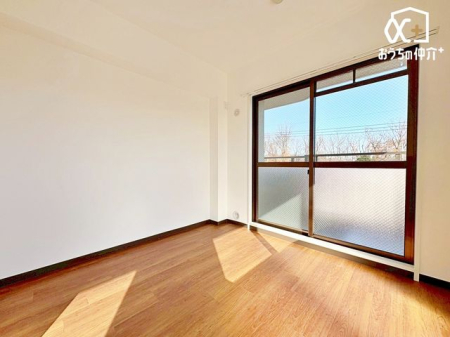 ���̑� ���r���O�ɂȂ���m���͎q�������Ƀs�b�^���ł��B