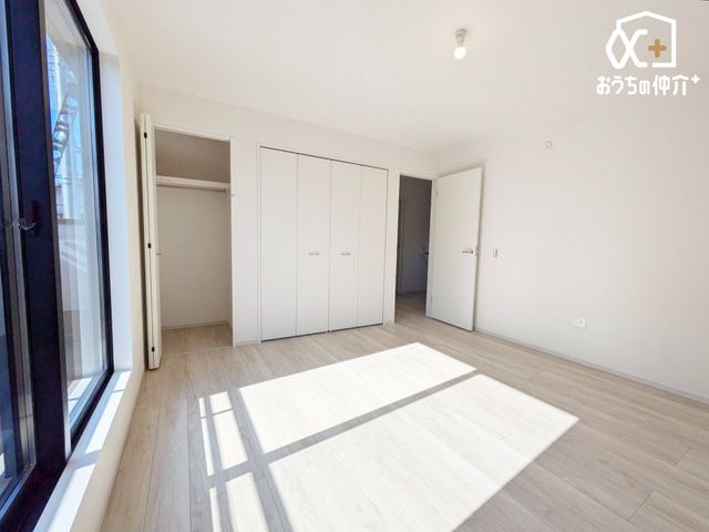 Q `Room`m̓i`ȃt[OƗF̕ǂACeAl̂ƂĂyłˁI