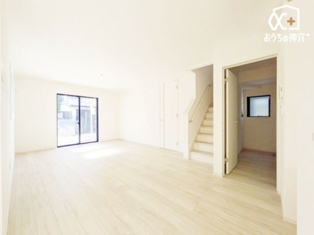 rO `Living`L݂ZԂLȂArOCKi̗pIuĂ܁[Ivu܁[Iv̐ʂAǂt@~[ɃIXX̃rOłB