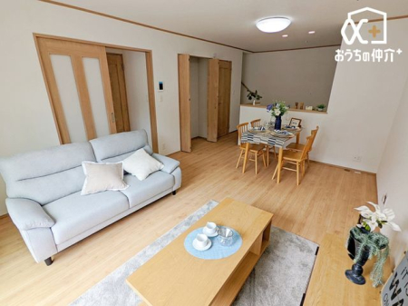 rO `Living`݂̂i`eCXgLDKB̂т肭낮\t@AHyރ_CjOZbguĂ͂܂B