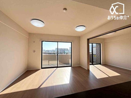 Lb` gcR̎yȂ郊rO[łB