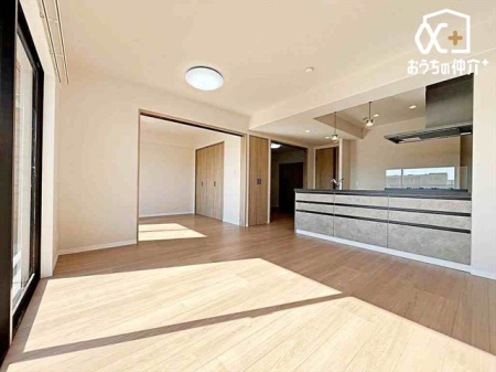 rO Ƒ݂Ȃu₩Ɍ₩ɉ߂悤ɁAD荞񂾃rO_CjOB㎿ȉɕ܂AKŉ₩ȃvCx[gԂłB