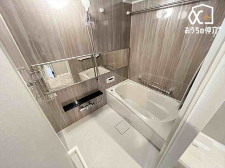  ̂ԂŃbNXoX^CBoX^uɂĊȂSƑ̂tbVB̔Ă鐴̂oX[B