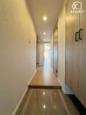  ͋Čւ́AZ܂̑ۂiɉoBV[Y{bNXAԂLۂĂX}[gȐ݌vłB