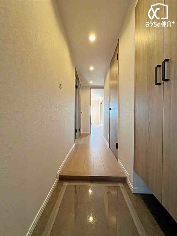  ͋Čւ́AZ܂̑ۂiɉoBV[Y{bNXAԂLۂĂX}[gȐ݌vłB