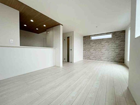 rO Ƒ݂Ȃu₩Ɍ₩ɉ߂悤ɁAD荞񂾃rO_CjOB㎿ȉɕ܂AKŉ₩ȃvCx[gԂłB