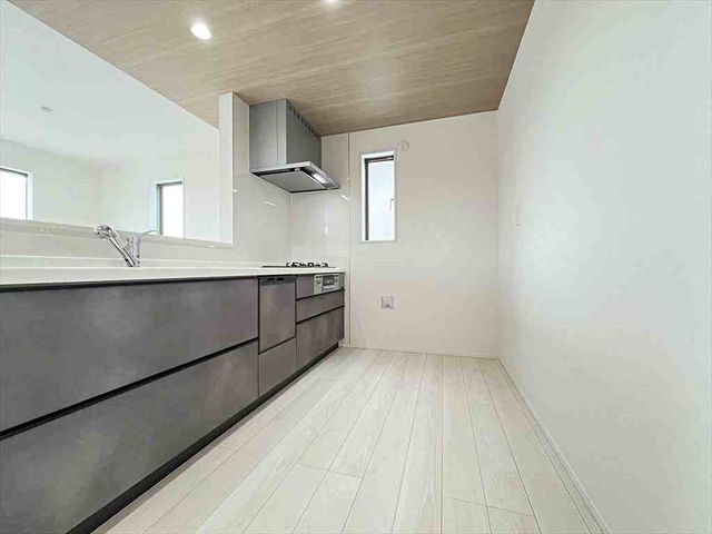 Lb` ƑƉby߂Lb`łB΂ɂ邩AbRƂ݂͂܂B܂ArO̗lq킩̂ňSčƂɏWł܂ˁB