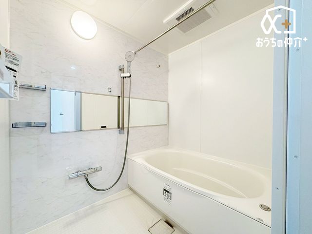  ̂ԂŃbNXoX^CBoX^uɂĊȂSƑ̂tbVB̔Ă鐴̂oX[B