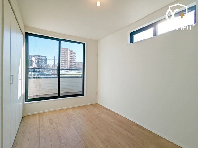 �q������ �q�������ɃI�X�X���ȗm���̗l�q�ł��B�o���R�j�[�ɖʂ��Ă��邽�ߊ��C�����₷���B���邳���\���Ȃ������ł��B