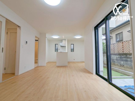 rO ƑRƏW܂17rO̗lqłB Cɓ̃\t@[e[uuĂCɓ̋ԂɁB