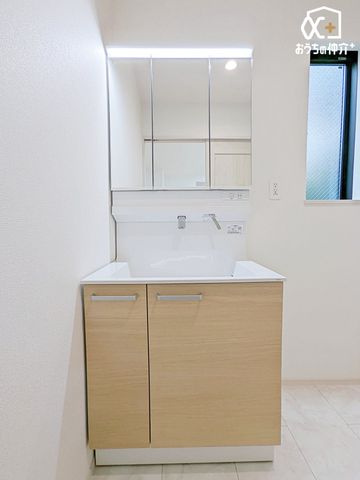 ʑEʏ Oʋ^Cv̐ʉϑłBOʋ^Cv̐ʉϑ͎g肪ǂAׂ[ł܂B[XbLЕtʏłB