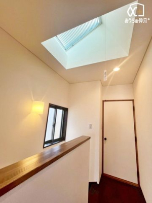 ���̑� �L���̓V��ɐ݂������t��������������A�₳���������~�蒍����ԁB�����S�̂𖾂邭��ݍ��ށA�J�����̂���݌v�ł��B