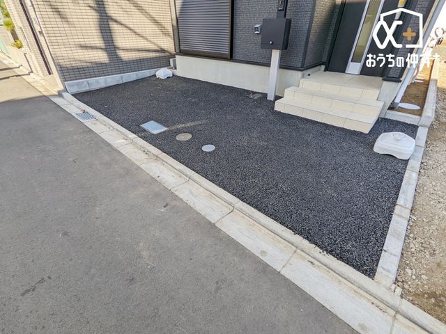  �~�n���J�[�X�y�[�X�̗l�q�ł��B�O�ʓ��H���L���A���Ԃ̏o��������X���[�Y�ɍs���܂��B