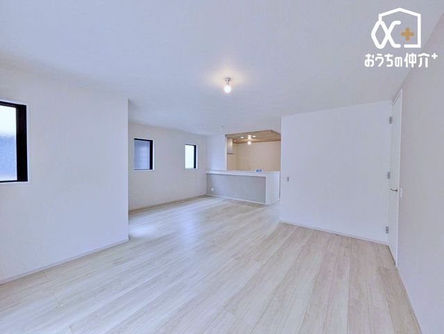 ���r���O �Ƒ��̏Ί炪�W���L�X���r���O�B�㎿�ȃf�U�C���Ƌ@�\�������a�����ԂŁA���z�̕�炵�������B