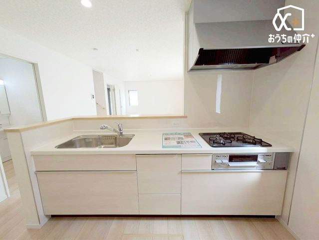 �L�b�`�� �`Kitchen�`�����g���L�b�`�������炱���A�H���̏������y�������ԂɁA�Z�������ł��X���[�Y�ɖ��ʂȂ���Ƃł���A���������ȒP�ɂł���ȂǁA�������y��������L�b�`���X�y�[�X�Ɏd�グ�܂����B