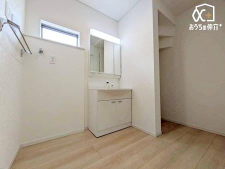 ���ʑ�E���ʏ� �`Wash room�`�O�ʋ��^�C�v�̐��ʉ��ϑ�ł��B���̗�������o���ɂ���������[�ł���̂ŃX�^�C���b�V���ȋ�Ԃ�ۂĂ܂��I