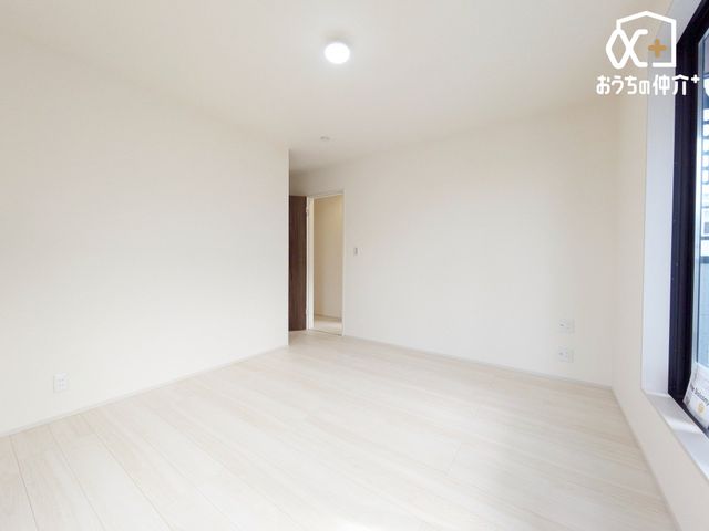 Q `Room`m̓i`ȃt[OƗF̕ǂACeAl̂ƂĂyłˁI