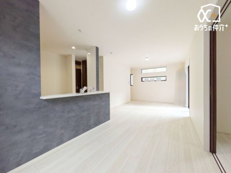 rO `Living`͋CLDKB̂т肭낮\t@AHyރ_CjOZbguĂ͂܂B