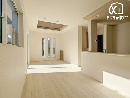 rO `Living`݂̂i`eCXgLDKB̂т肭낮\t@₨Hyރ_CjOZbguĂ͂܂B