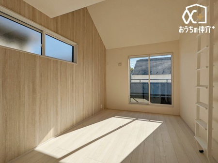 Q Qɂ߂7.28mIoRj[ɖʂ邢ŊJ܂B