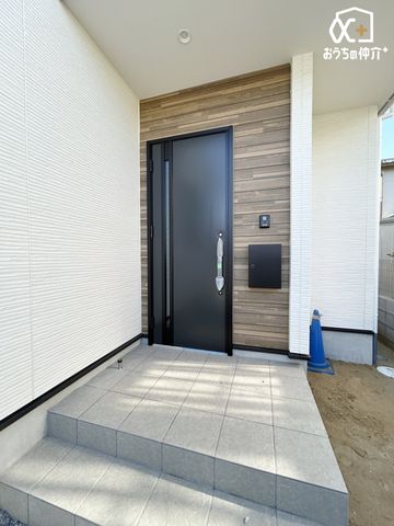  O猩ւ̗lqł|XgƃC^[tH͕Ǖtł