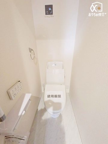 �g�C�� 2�K�g�C���̗l�q�ł��B1�K��2�K�ɂ��ꂼ�ꂲ�����܂��̂ŁA���̎��ԑтɂ����ݍ������ƂȂ����K�ɂ��g�����������܂��B