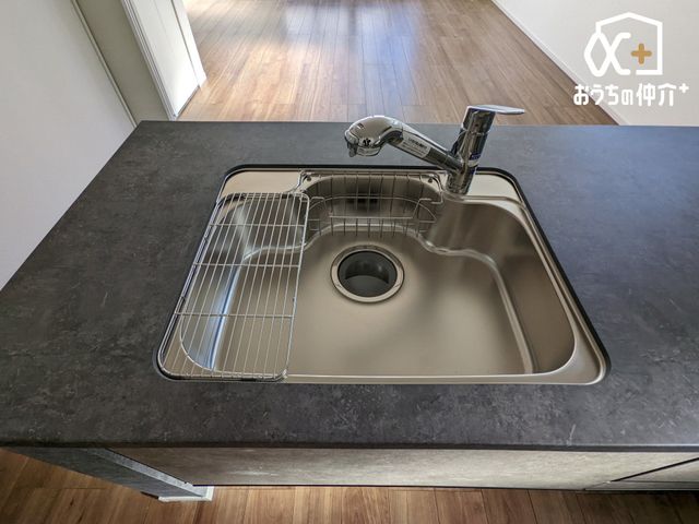 �L�b�`�� �������̂���s�J�s�J�̃X�e�����X�V���N�͍L���č�Ƃ��₷�����B�V���v���Ȑ������D��ۂŁA�����̐􂢕������K�ɂȂ肻���B���|���ȒP�����ŁA�Ǝ��̌������オ��A�L�b�`���ɗ����Ԃ����S�n�悭�Ȃ�܂��ˁB