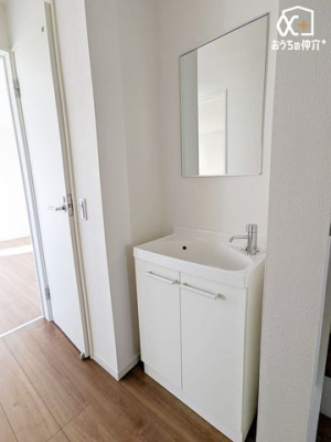 ���ʑ�E���ʏ� ���փz�[���ɃZ�J���h���ʂ�ݒu�B�A��シ����􂢂ł��q���I�B���q����O�V�ь�̎q�ǂ��A�y�b�g�̑��􂢂ɂ��֗��B���[���m�ۂ������X���[�Y�B��w���ł₤�����p�̃X�y�[�X�Ƃ��Ă�����B