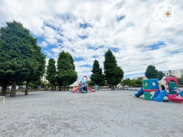 ӊ  k7BLXƂĂ傫ȍLłBqVׂyVAeɂ͏삪Ă̂ŁAyVׂ܂I 490m