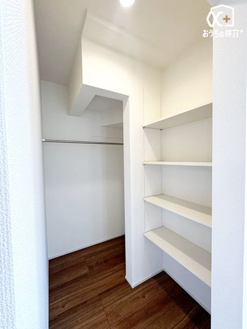 ���[ ���r���O�̃t�@�~���[�N���[�N