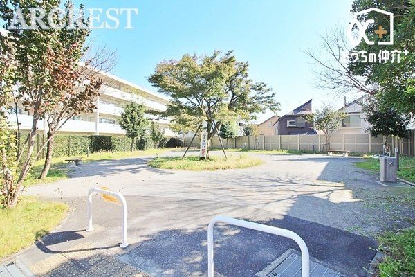 ӊ c꒚ڃJGf̎ k10BvEhcK[fY^̌łBoXʂ肩班܂Ƃɂ邽߁AS̍LłB 760m