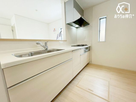 �L�b�`�� �`Kitchen�`�J�E���^�[�L�b�`���@���l�ڐ��̂�������ԁB�J�E���^�[�L�b�`���B�Ǝ������Ȃ�������q�l����ڂ𗣂��Ȃ��B���͂���l�l�ƒk�΂���B�J�E���^�[�L�b�`�������炱���\�ȓ���ł��B