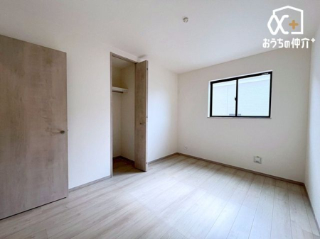 ���̑����� �ؖڒ��̃t���[�����O�������̗m���́A�����݂����藎�����������͋C�����o���܂��B