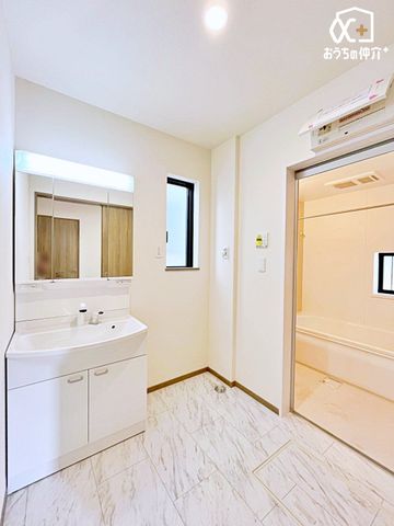 ���ʑ�E���ʏ� �O�ʋ��^�C�v�̐��ʉ��ϑ�̗l�q�ł��B�O�ʋ��^�C�v�̐��ʉ��ϑ�͎g�����肪�ǂ��A�ׂ����������[�ł��܂��B