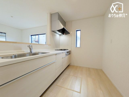 �L�b�`�� �`Kitchen�`�����g���L�b�`�������炱���A�H���̏������y�������ԂɁA�Z�������ł��X���[�Y�ɖ��ʂȂ���Ƃł���A���������ȒP�ɂł���ȂǁA�������y��������L�b�`���X�y�[�X�Ɏd�グ�܂����B