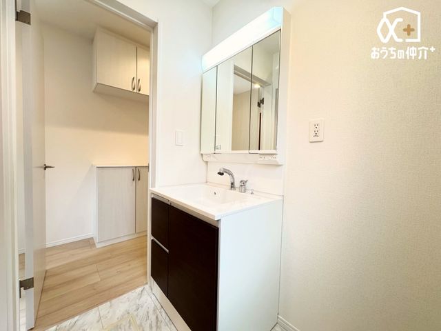 ʑEʏ `Wash room`̍Qԑтł]TĎxxłLpE_[[B[LxȂ̂ŌڂXbLƐڂł܂B