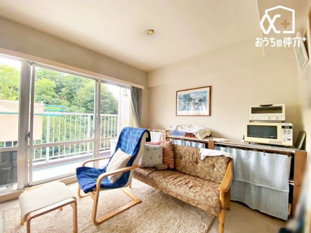 ���r���O �Ƒ��̏Ί炪�W���L�X���r���O�B�㎿�ȃf�U�C���Ƌ@�\�������a�����ԂŁA���z�̕�炵�������B�I