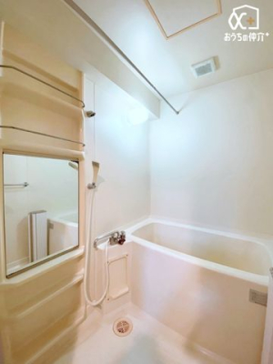 ���� ���������̂����ԂŃ����b�N�X�o�X�^�C���B�o�X�^�u�ɂ����Ċ����Ȃ���S�Ƒ̂����t���b�V���B����̔�������Ă���鐴�����̂���o�X���[���B