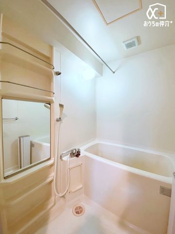 ���� ���������̂����ԂŃ����b�N�X�o�X�^�C���B�o�X�^�u�ɂ����Ċ����Ȃ���S�Ƒ̂����t���b�V���B����̔�������Ă���鐴�����̂���o�X���[���B